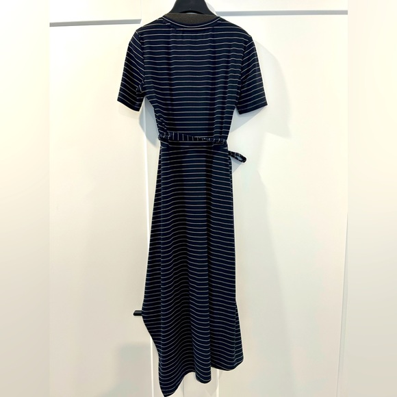 Long short sleeve dress in navy with white stripes. Comes with belt. - Picture 2 of 3
